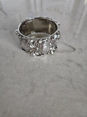 RARE & VINTAGE WHITING & DAVIS CO. SILVER SWIRLED HINGED CUFF BRACELET